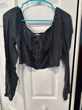 American Eagle Outfitters Black Long-Sleeve Cropped Tie-Front Top